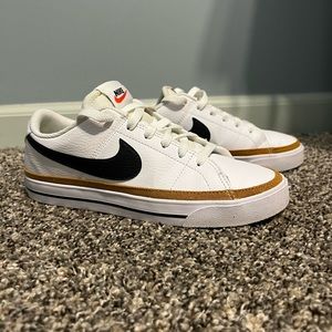 Women’s Nike Court Legacy sneakers